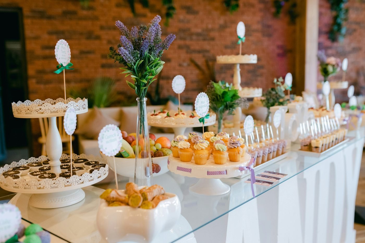 Cupcakes on a ceramic tray