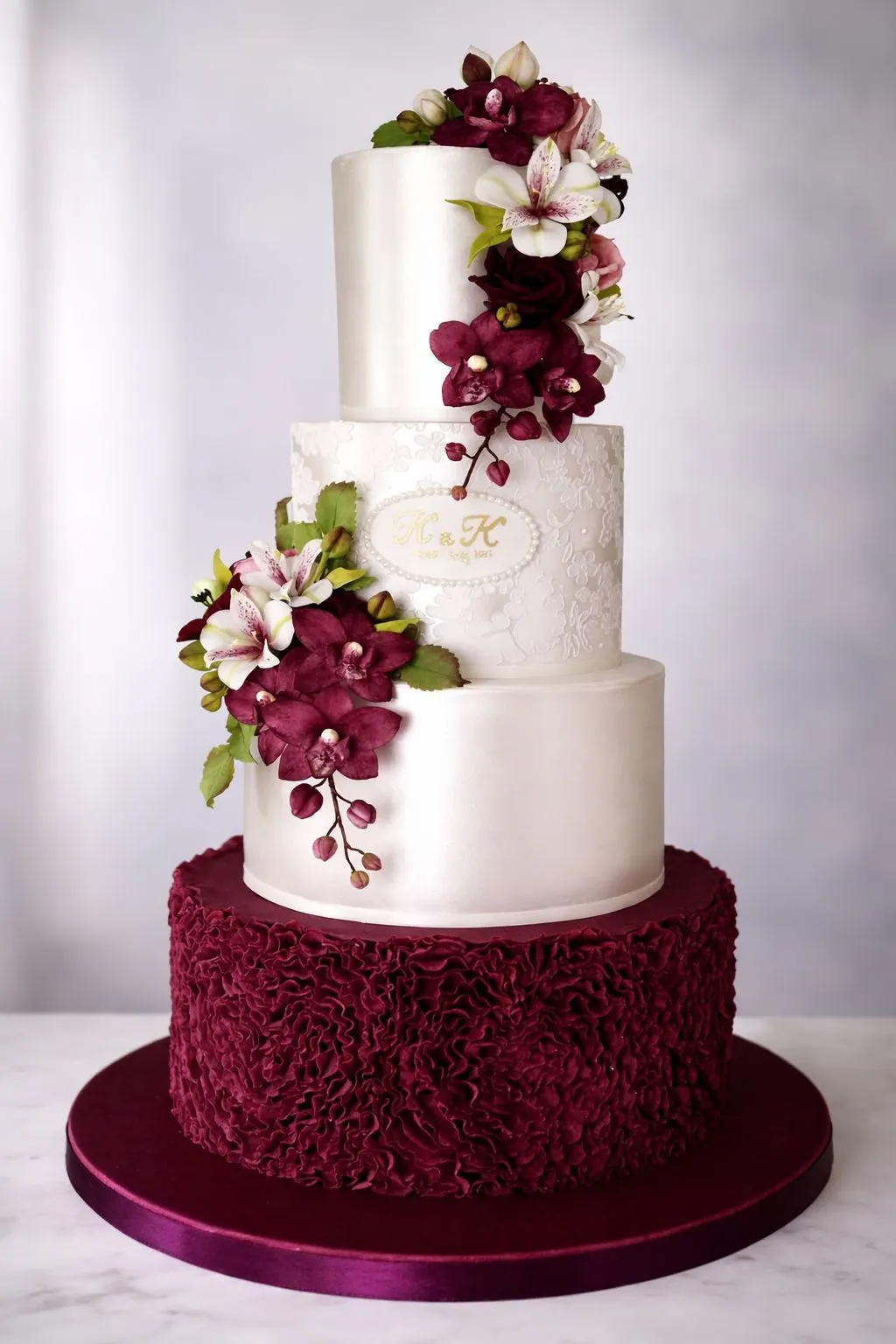 Floral wedding cake with roses